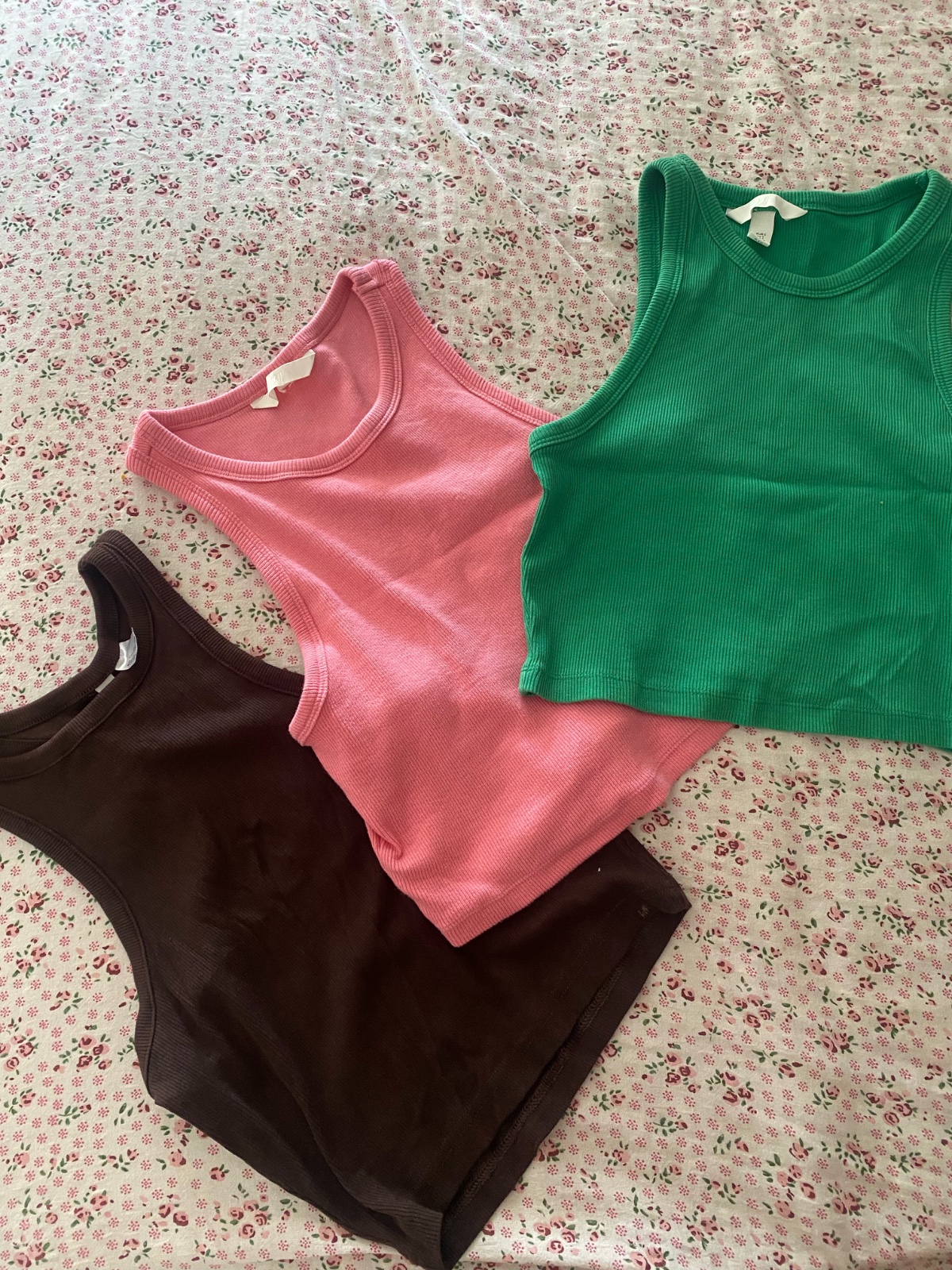 Lots tops HM