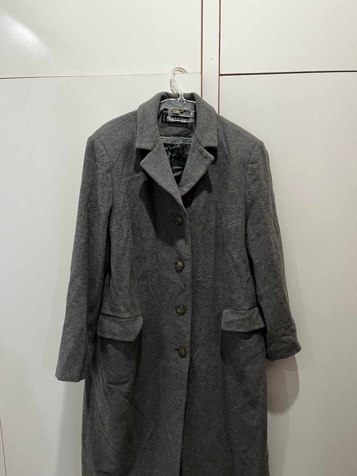  manteau gris en cachemire made en Italy Taille 44 état comme neuf sans aucun défaut