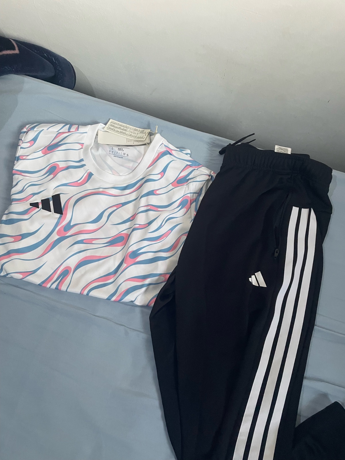 Survetements adidas taille L tout neuf