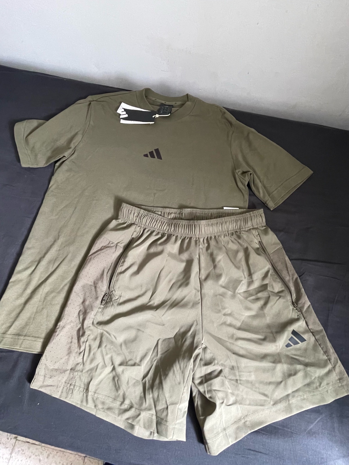 Tenue adidas t-shirt et short 