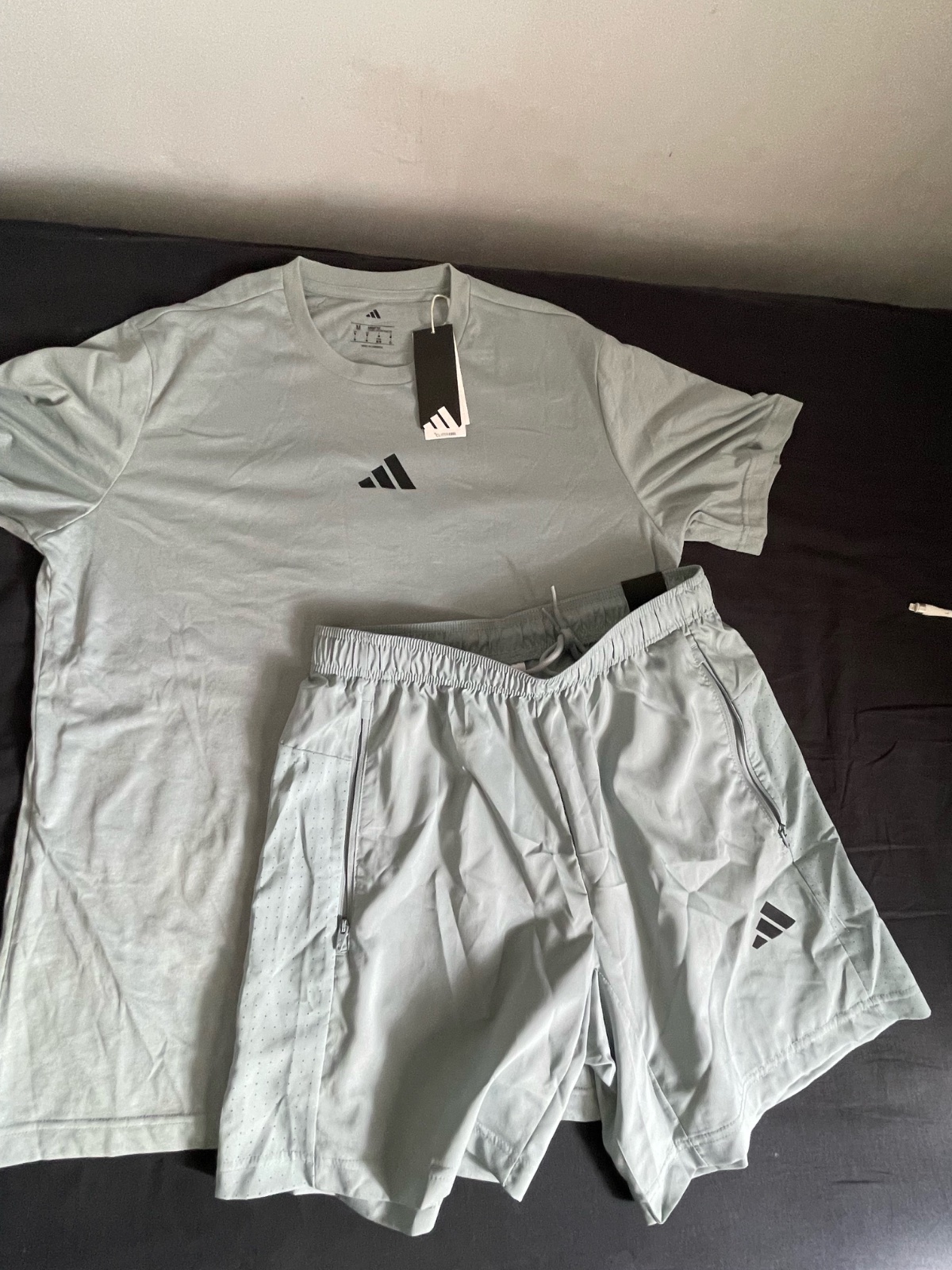 Tenue adidas t-shirt et short 