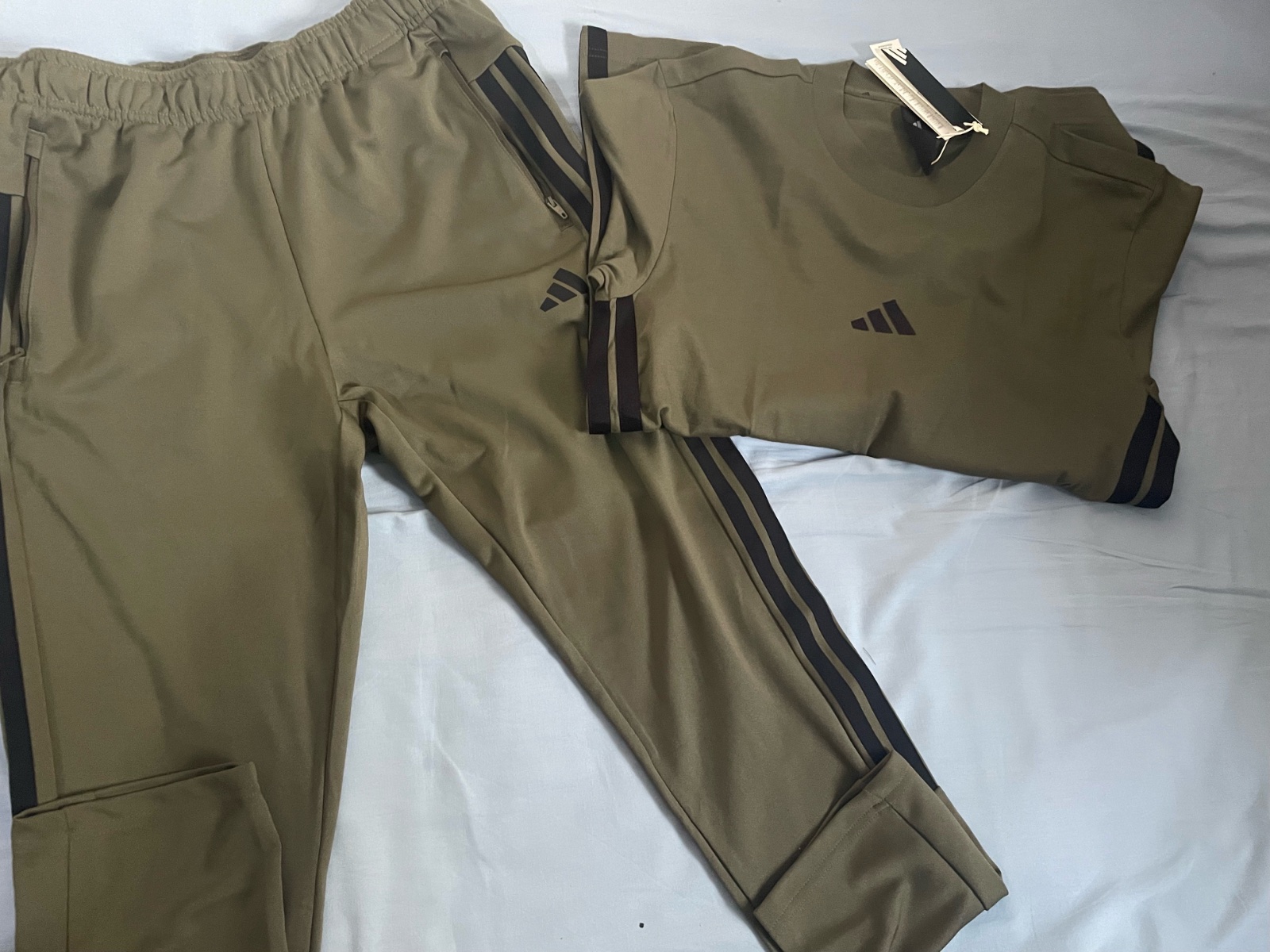 Pantalon et t-shirt adidas taille M