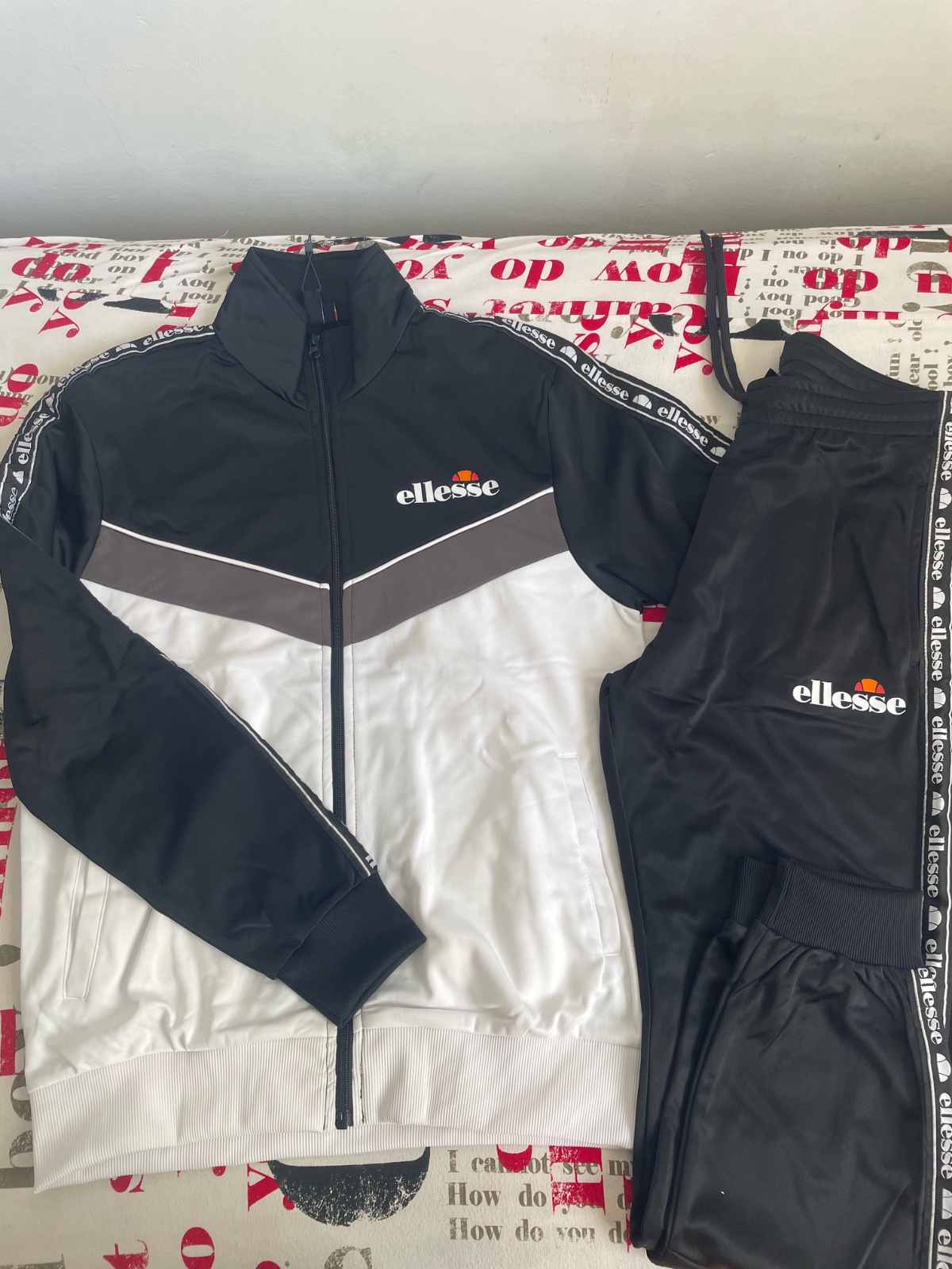 Survetement ellesse tout neuf taille M