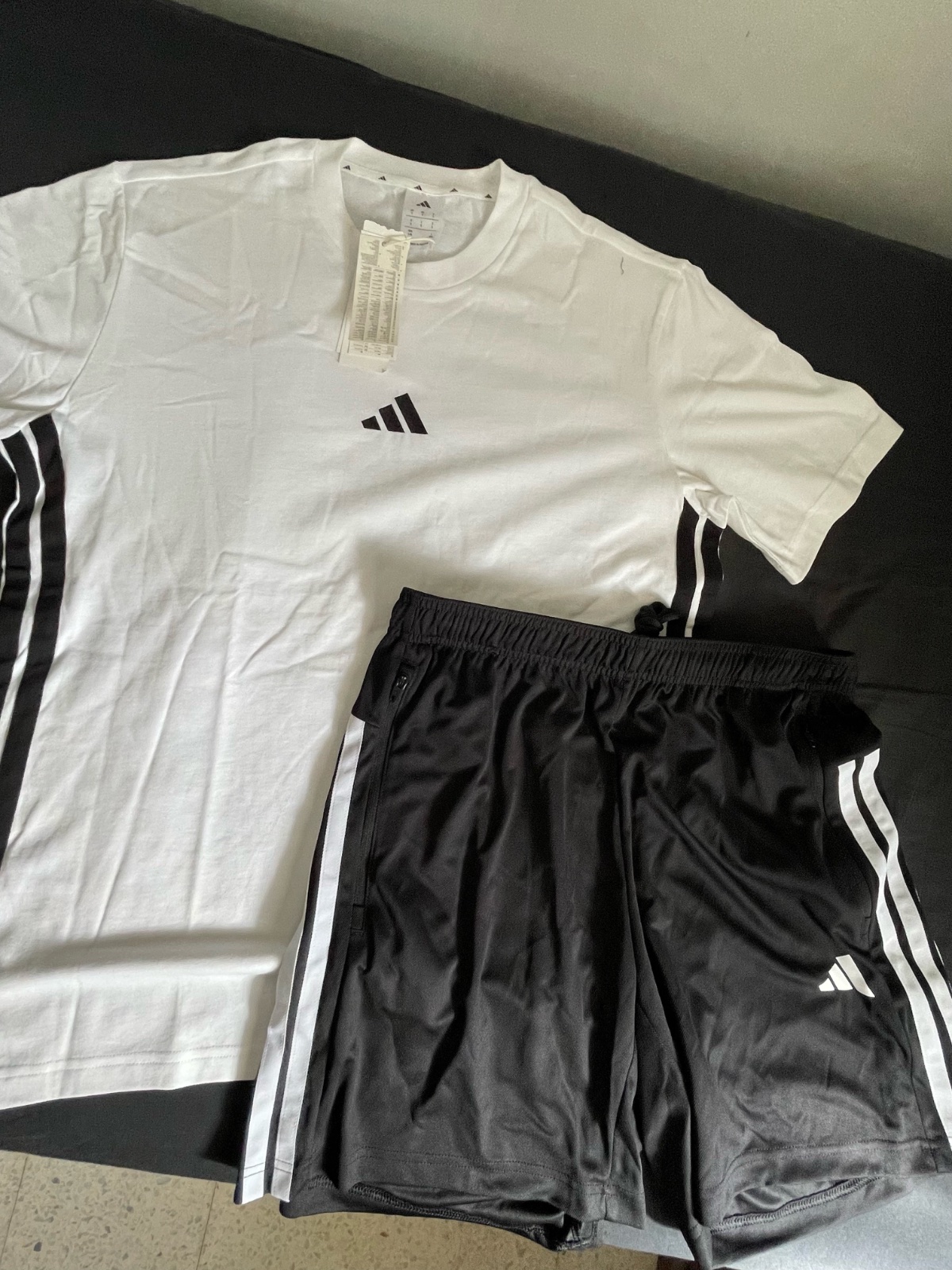 Tenue adidas t-shirt et short