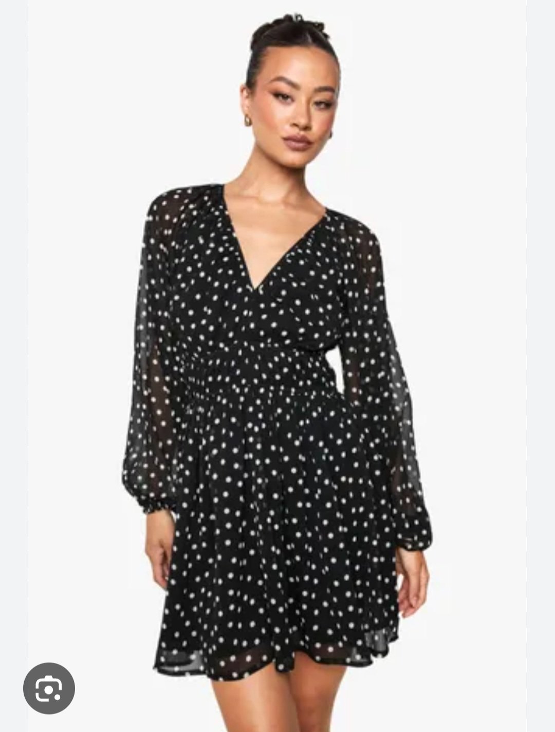Robe noir avec point blanc 