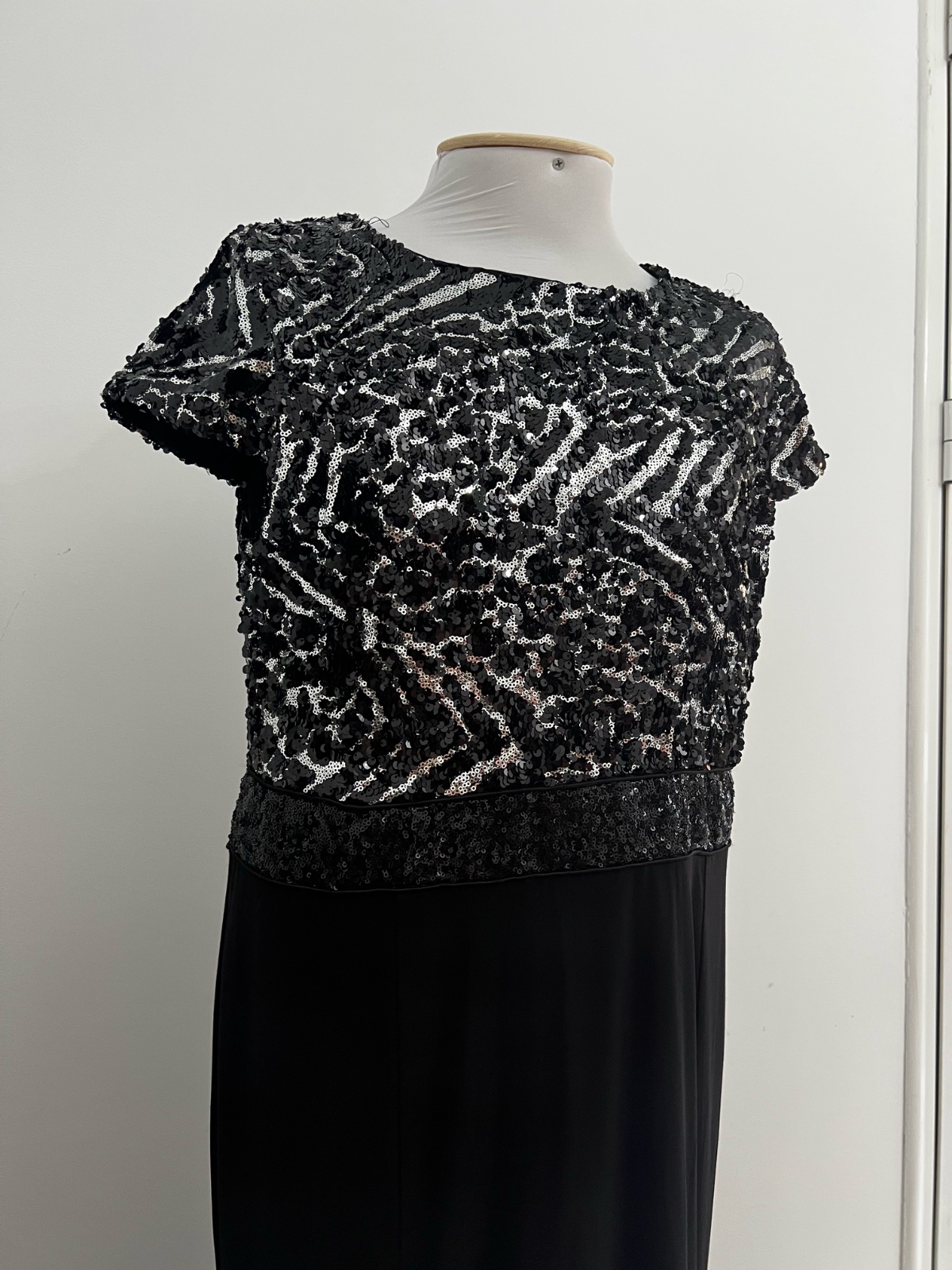 Robe soiree noire et argent exvellente qualité