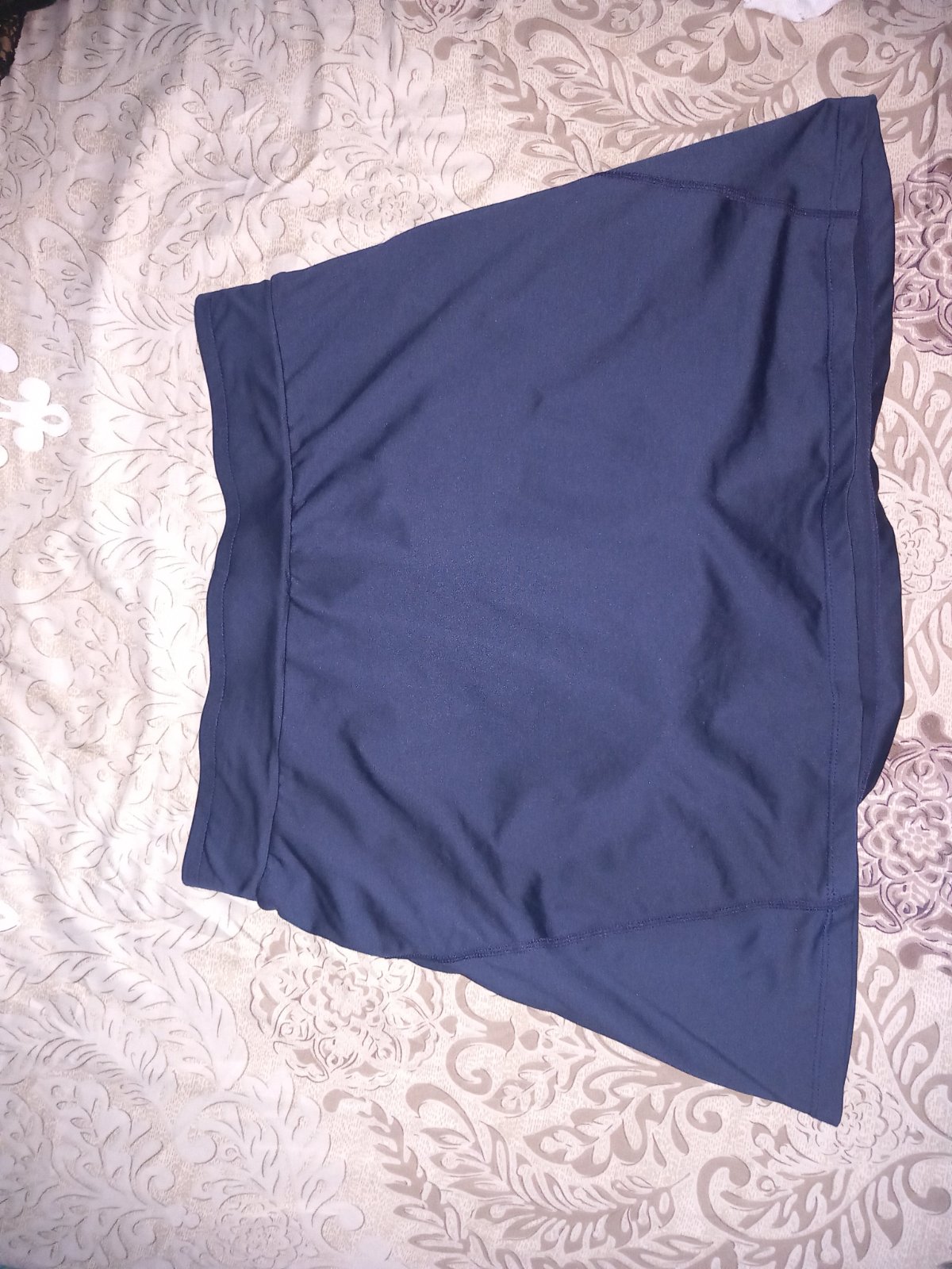 Jupe bleu avec short attaché 