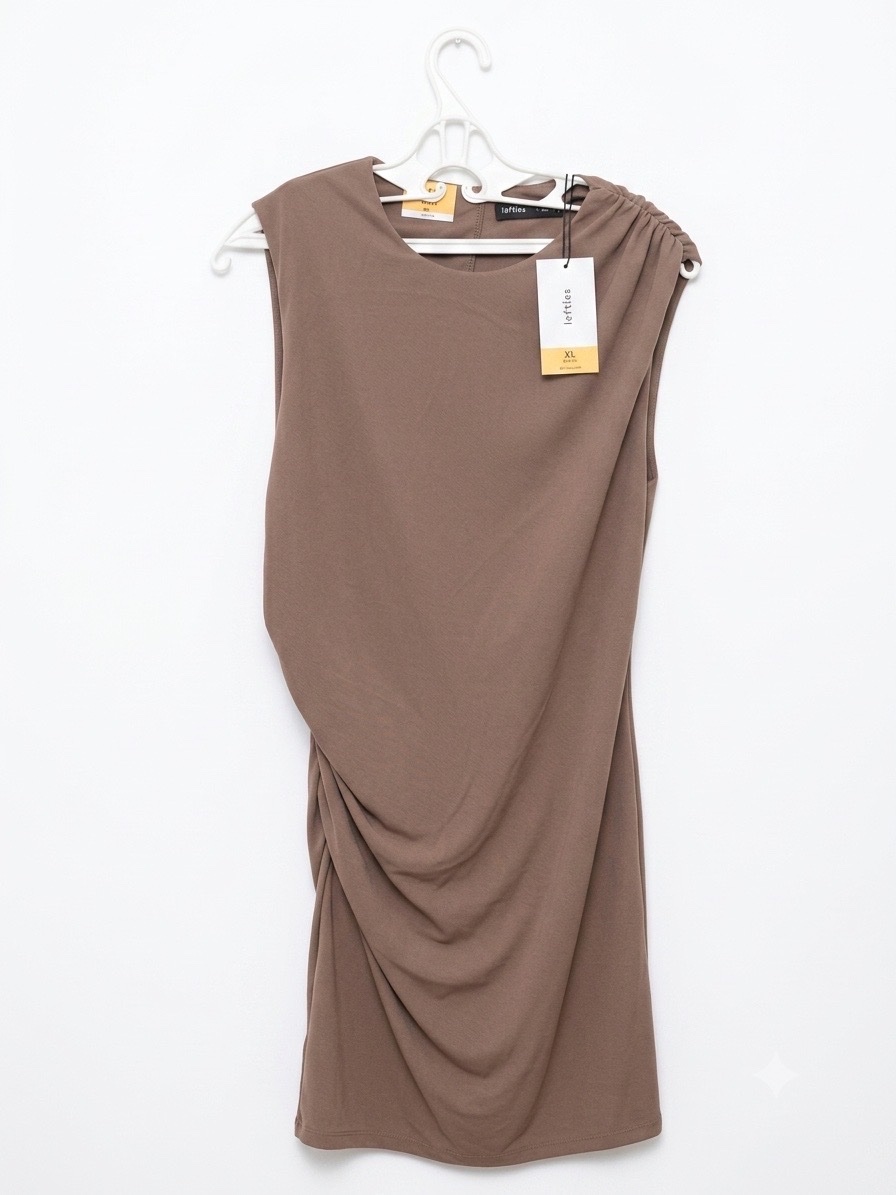 Robe midi elegante couleur Marron. 