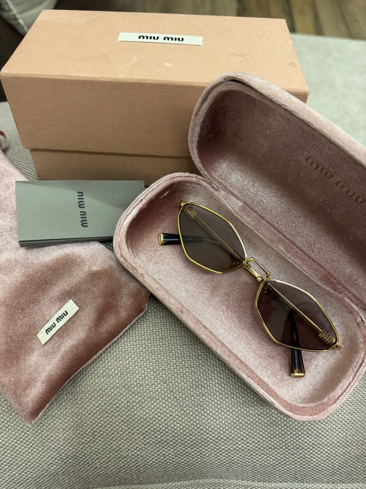 Lunettes solaires miumiu eyewear a vendre 