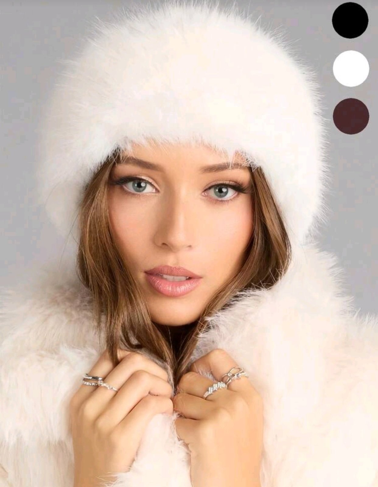 Bonnet blanc en fourrure 