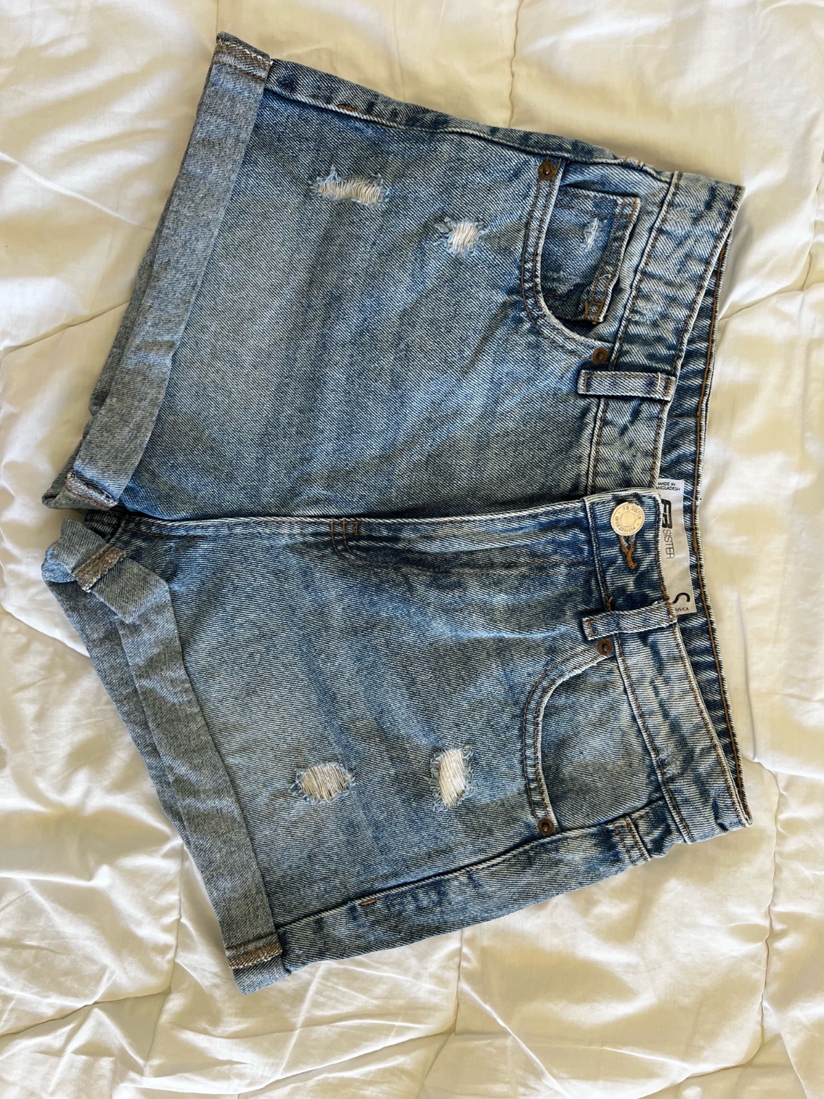 Deux shorts jeans