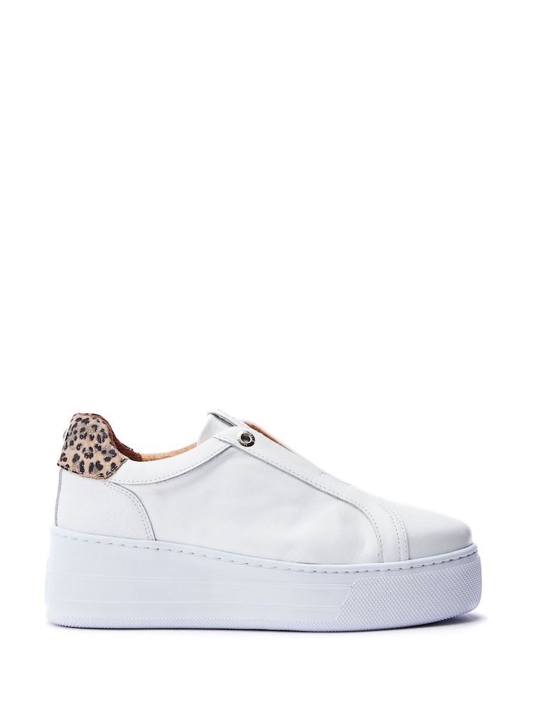 Moda in Pelle Baskets Aneeba en cuir épais élastiques sur le devant