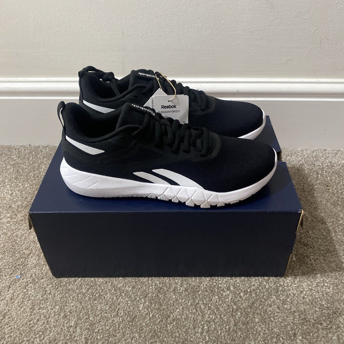 Une Paire de baskets Reebok Flexagon Force 4