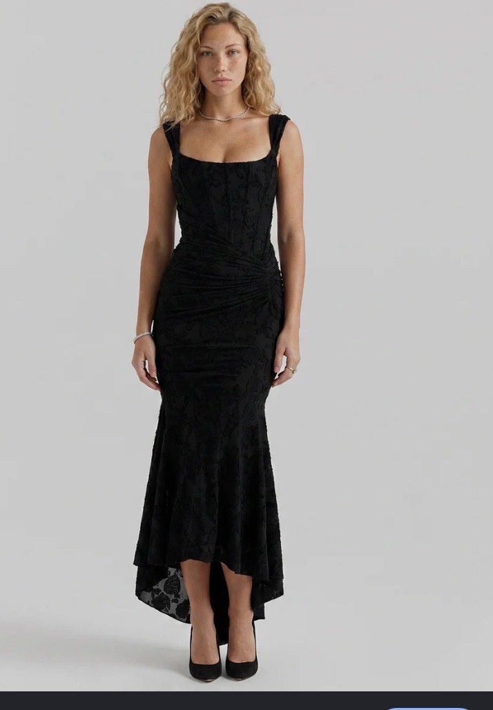 Robe noire pretty little thing