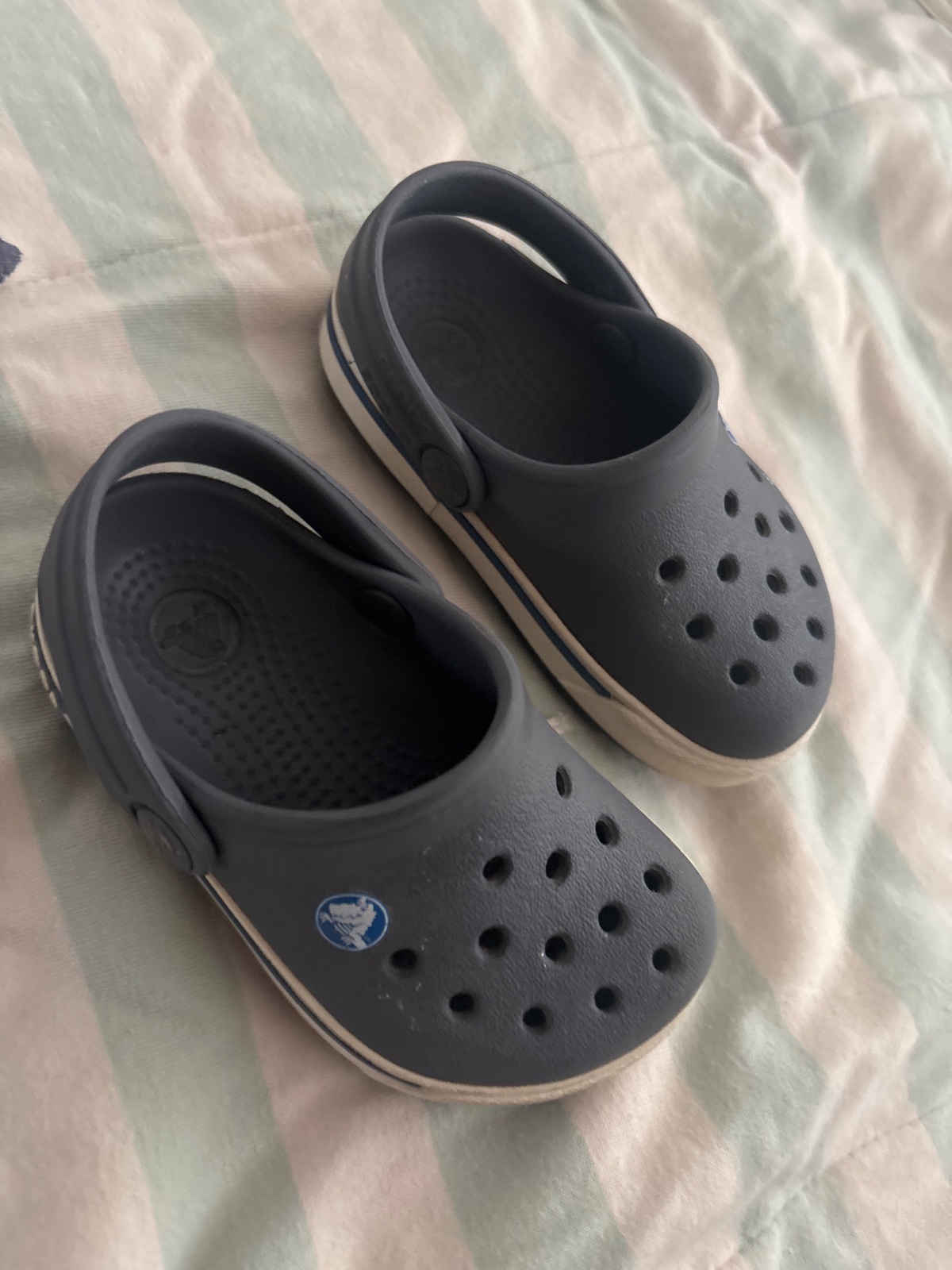 Des crocs bebe