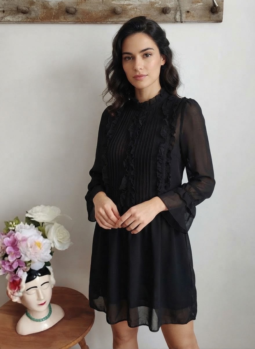 Robe noire trés chic 