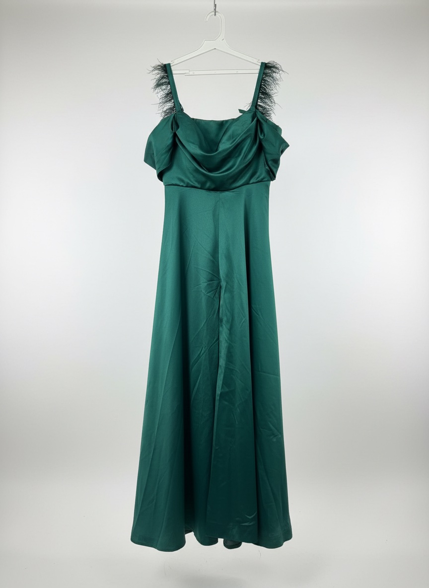 Robe satinée verte 