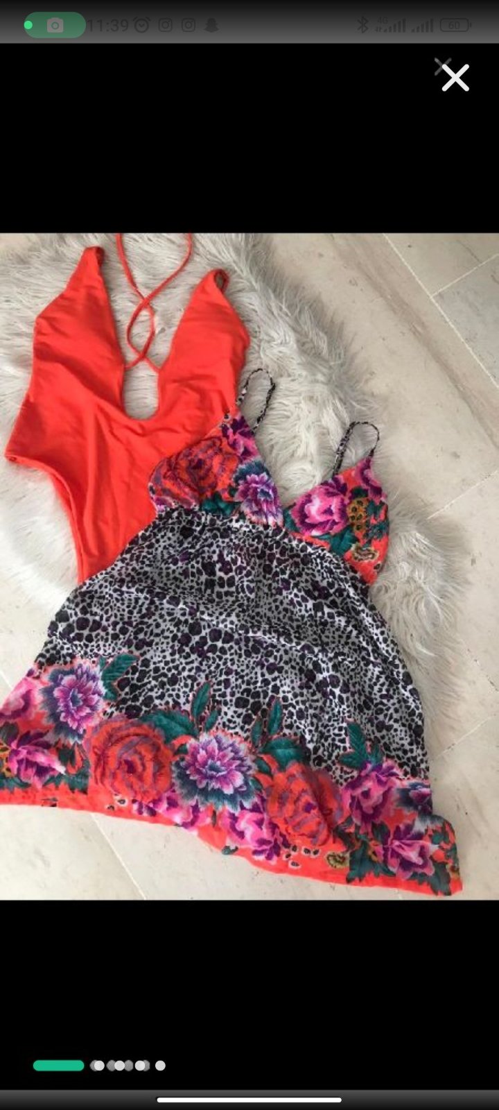 Maillot avec robe de plage 
