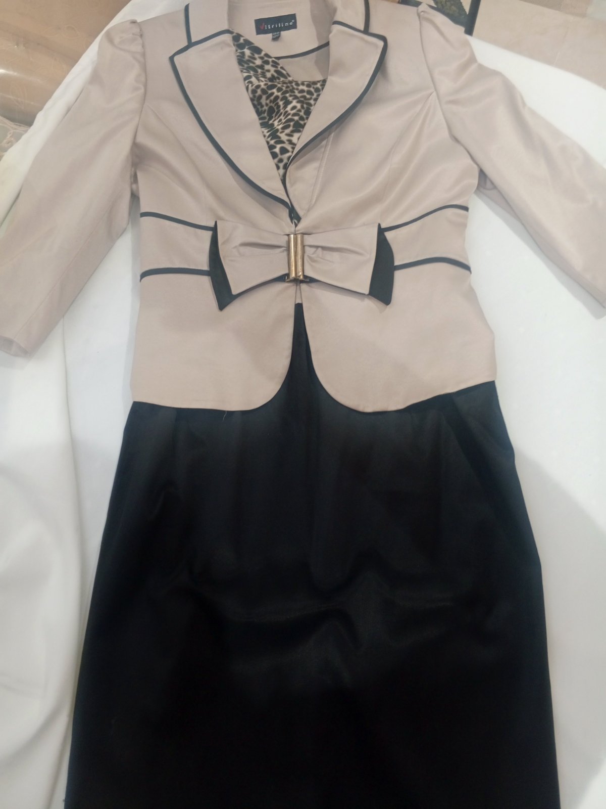 A vendre un ensemble robe  et veste 