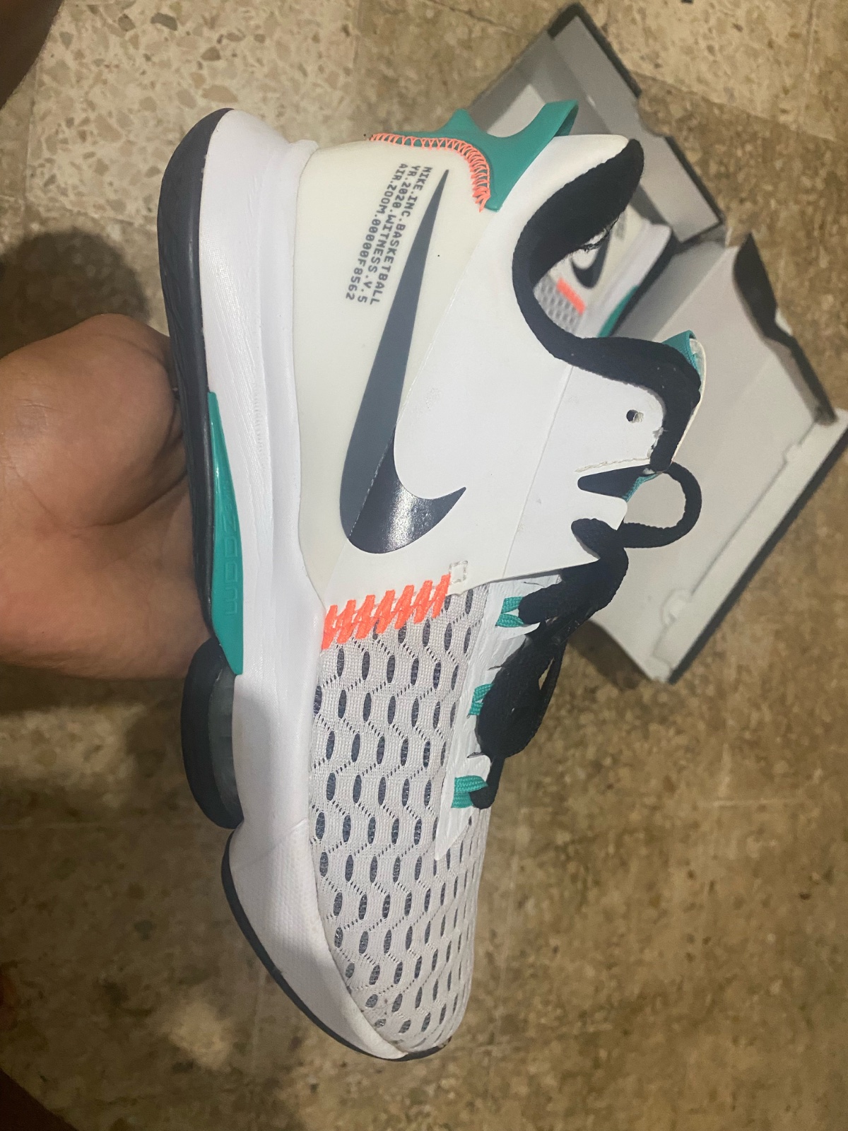 Nike LeBron Witness 5 (Witness V)