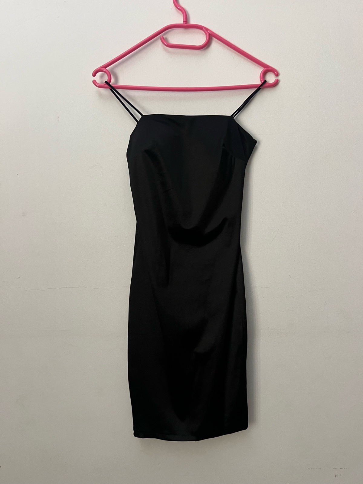 Robe noire satinee