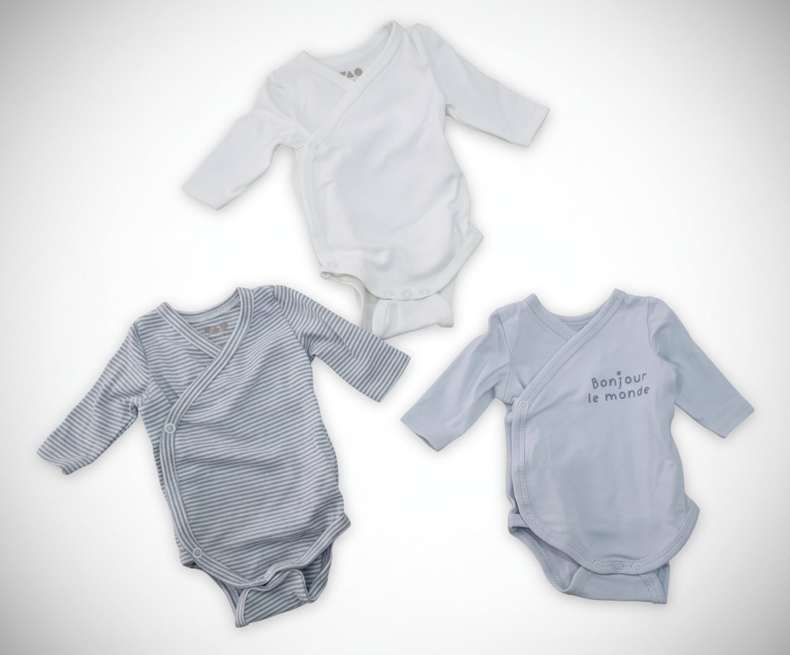 Jamais portés ⚠️⚠️⚠️Lot de 3 body pour bébé  garçon💙💙 