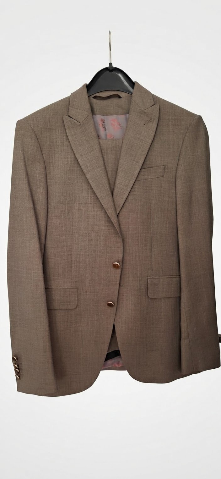 Costume presque neuf porté une seule fois 