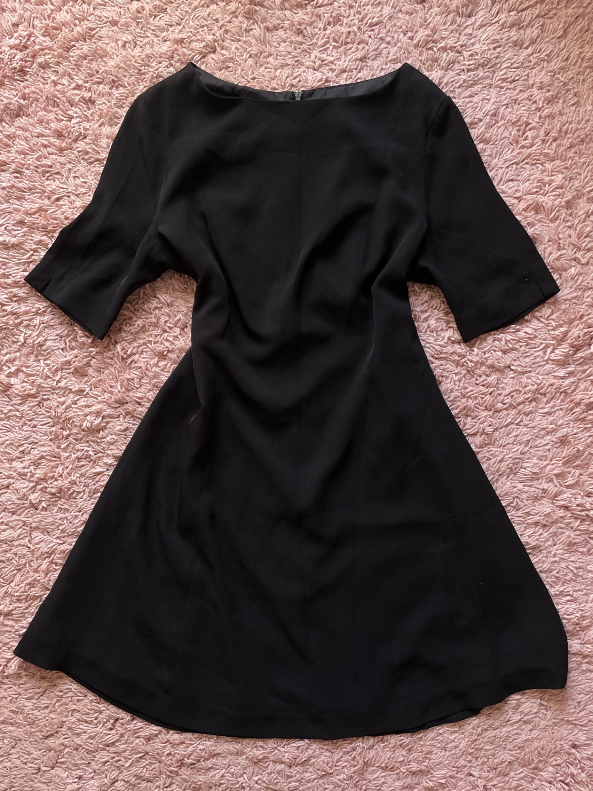 Robe noire 3/4 simple avec fermeture éclair au dos 🖤