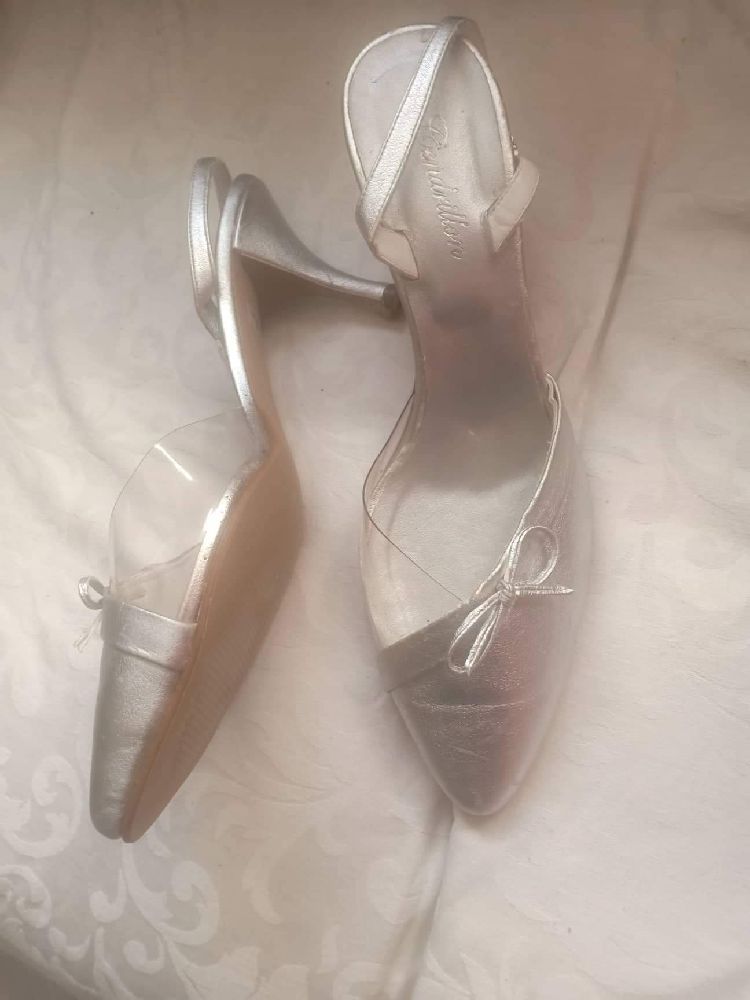 sandales argenté de la marque cendrillon 