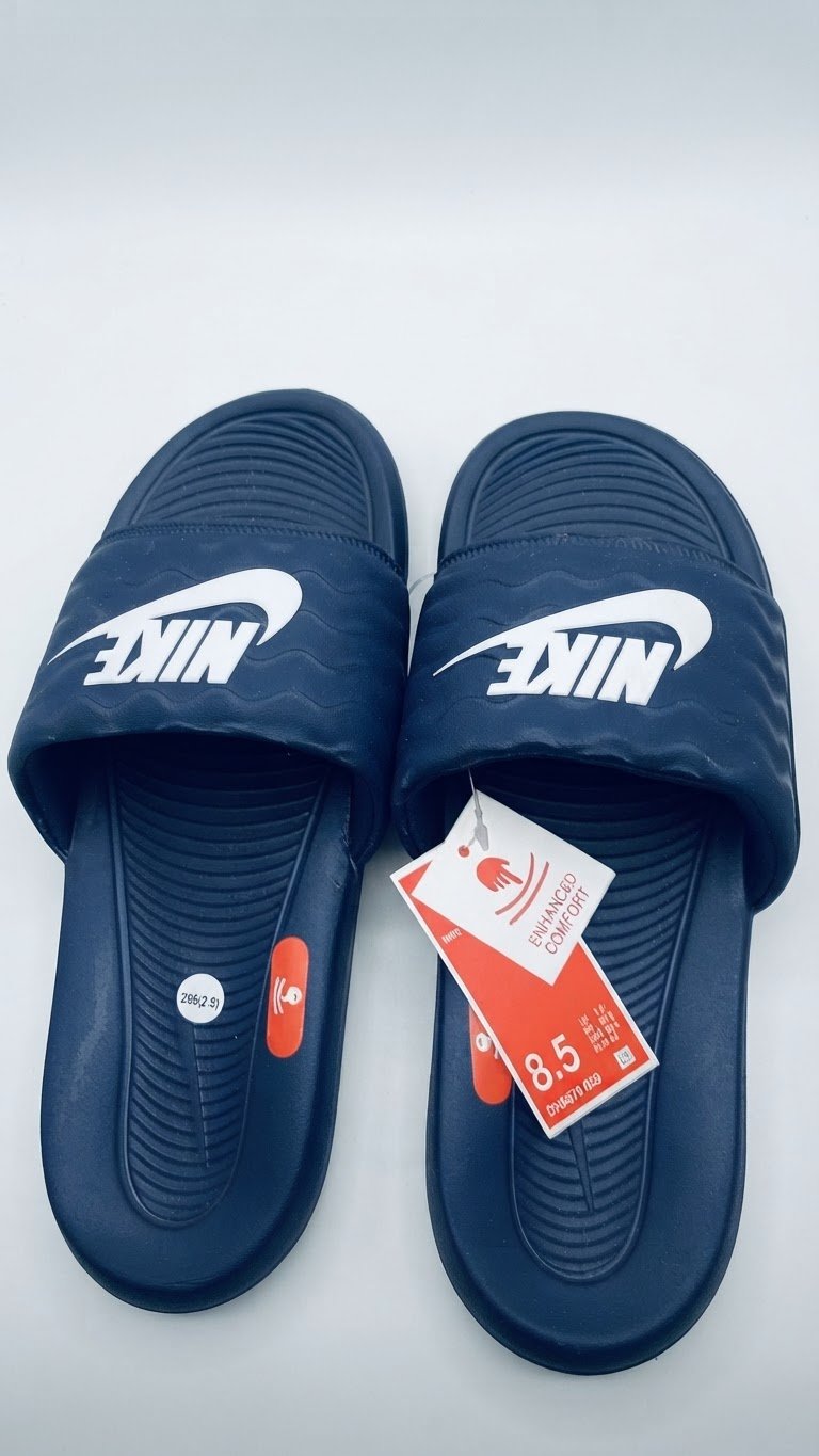 Claquettes Nike bleu marine – neuves – 