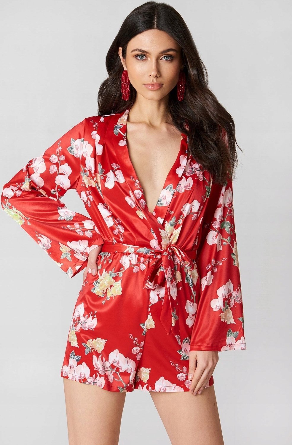 Combishort NA-KD style kimono satiné très chic de la taille 38