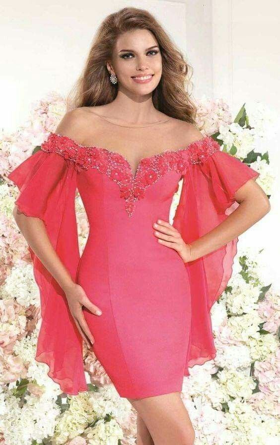 Robe de soirée haute couture Tarik Ediz originale broderie perles et fleurs en relief fait main sur le décolletée manches fluide mousseline en cascades 