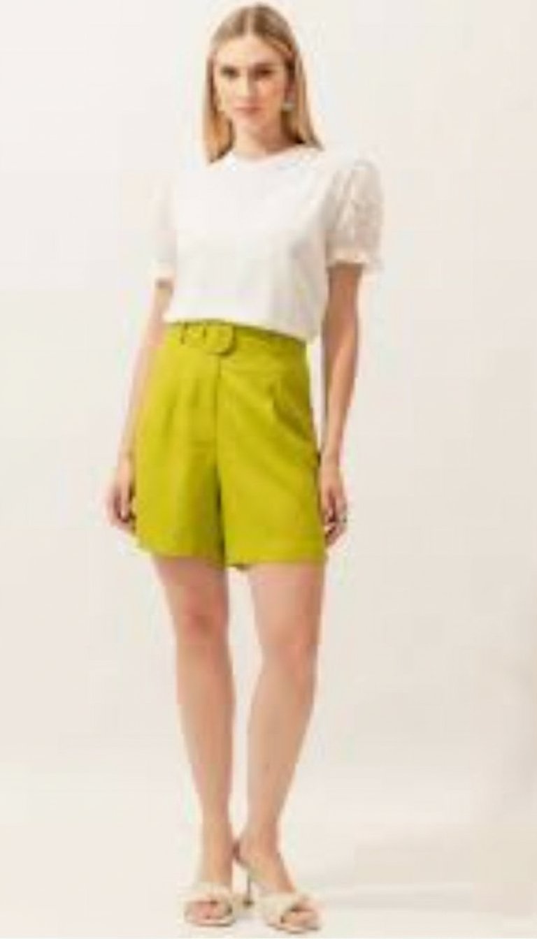 Short élégant vert pistache taille haute ceinturée taille 42 