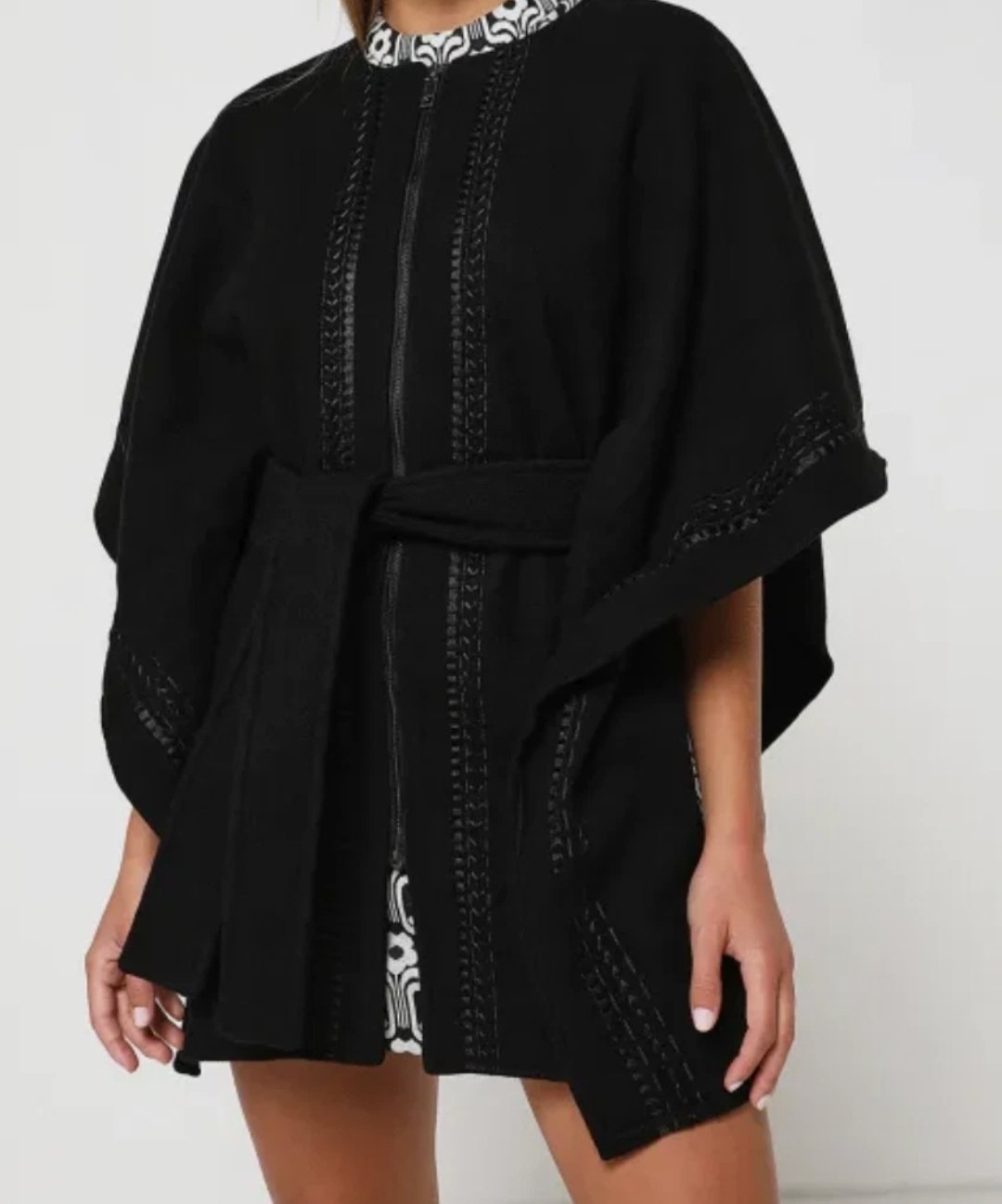 DESIGUAL Poncho Zippé Uni Noir brodé a la main très chic 