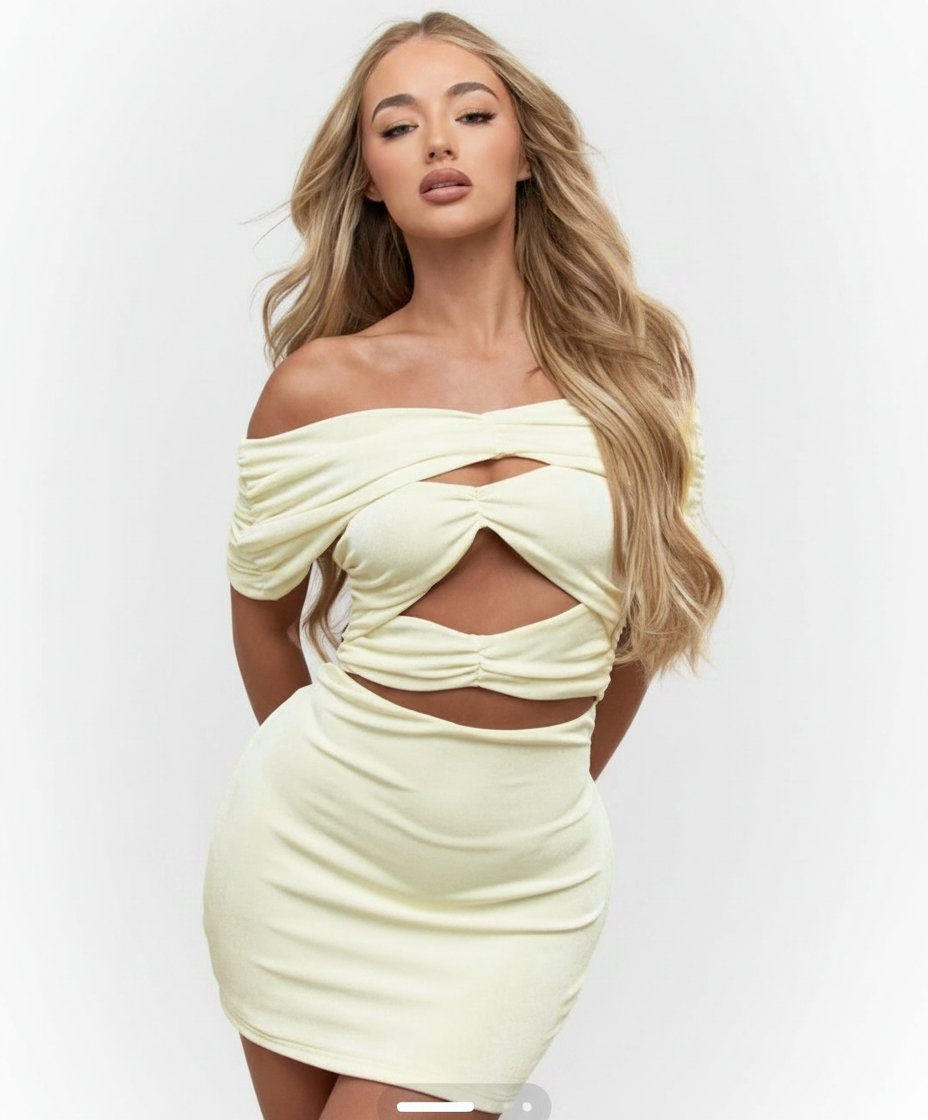  Missguided UK  Robe moulante mini avec bandeau  froncé et découpé avec cape froncée 