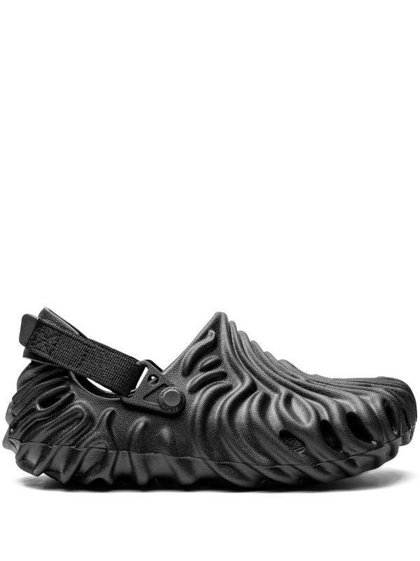 Crocs wavy