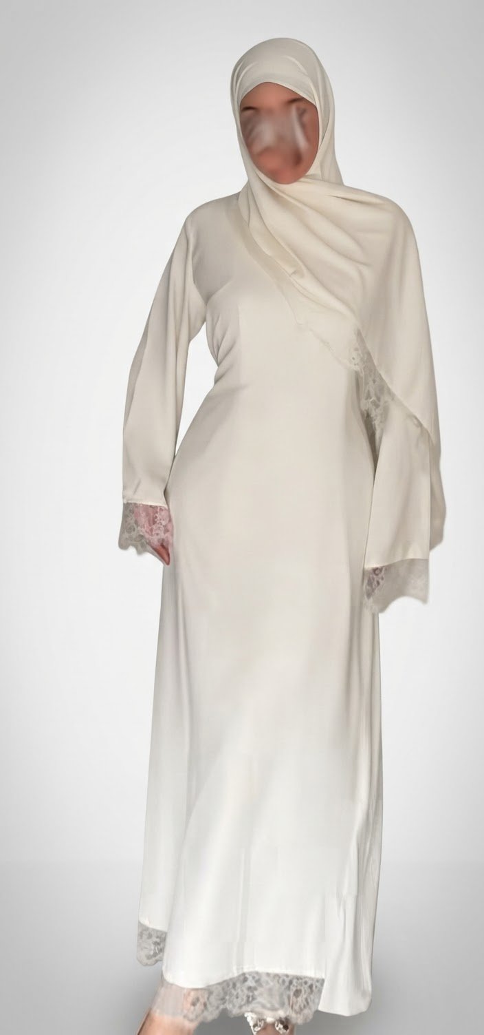 Robe blanche avec foulard 