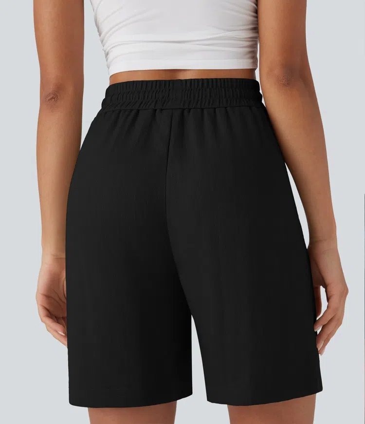 Short court noir