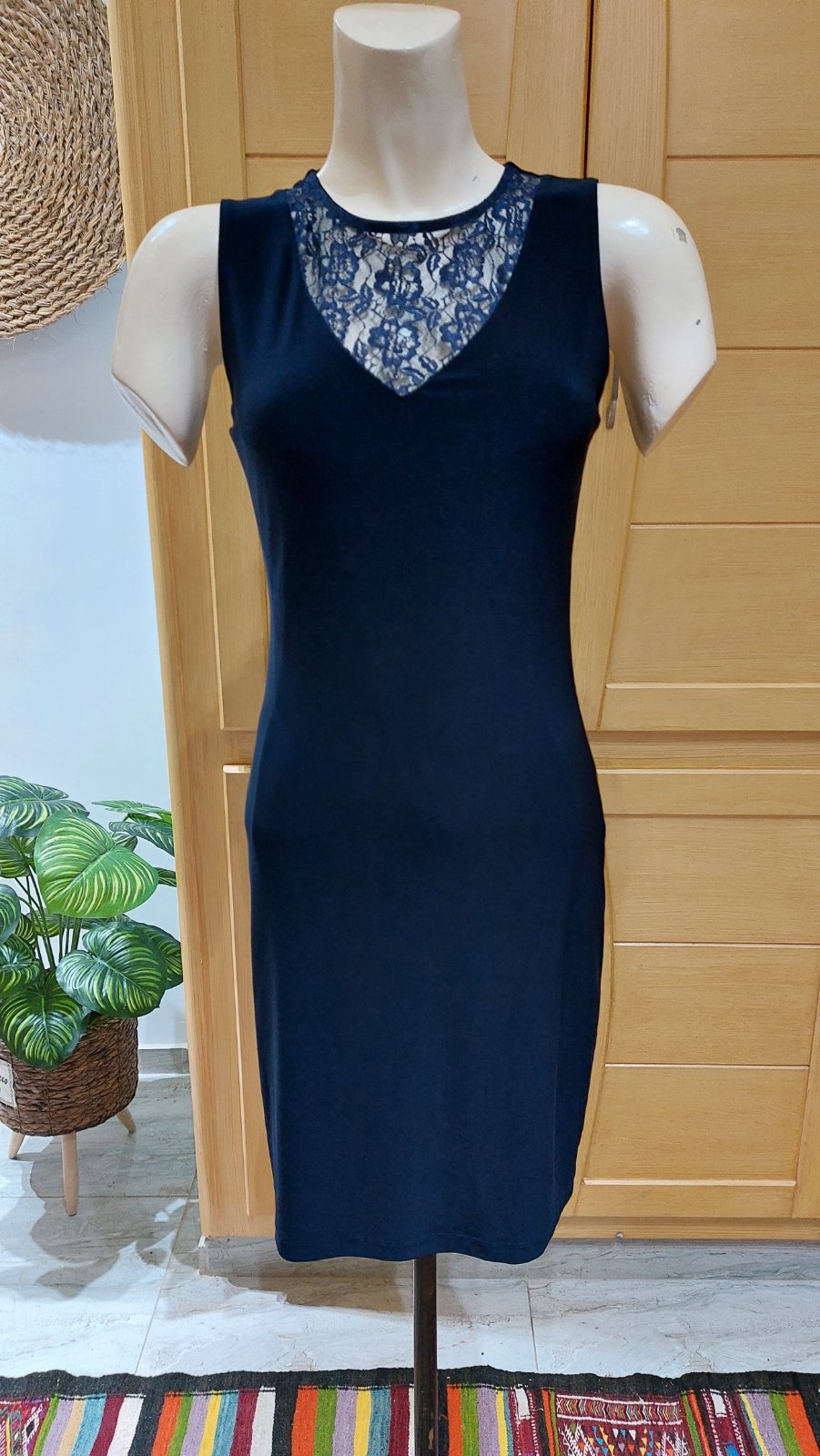 Robe crayon ajustée sans manches