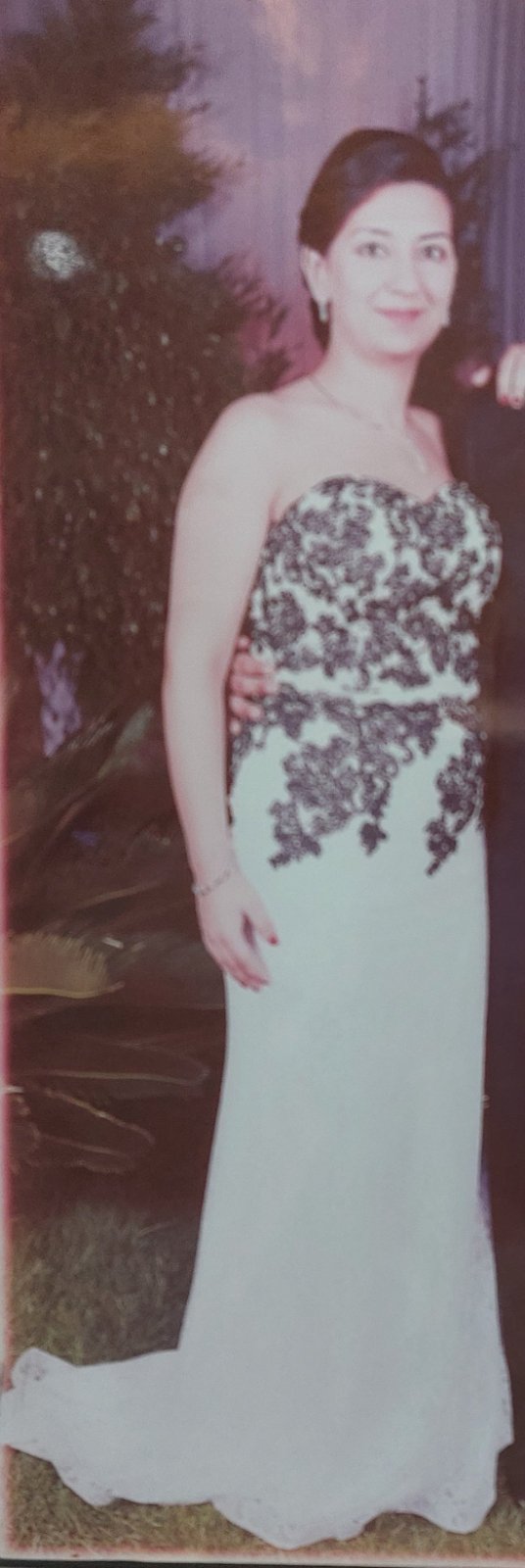 Robe longue en dentelle blanche & noire élégante