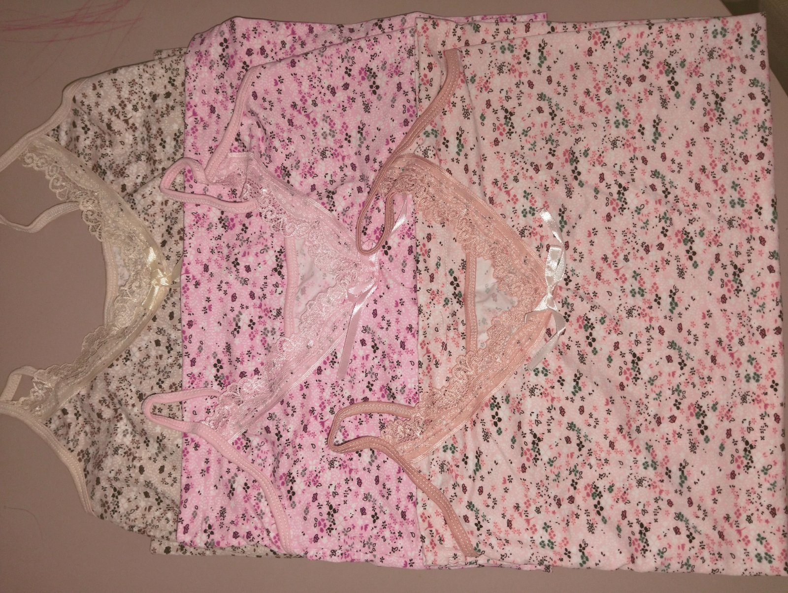 Lot de trois sous vêtements 