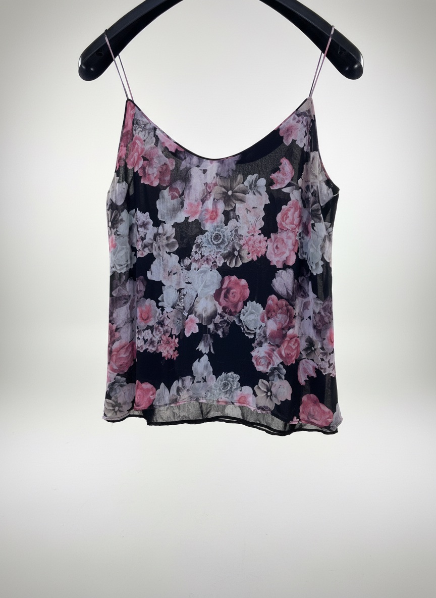 Chemise noir fleurie tres chic et pratique