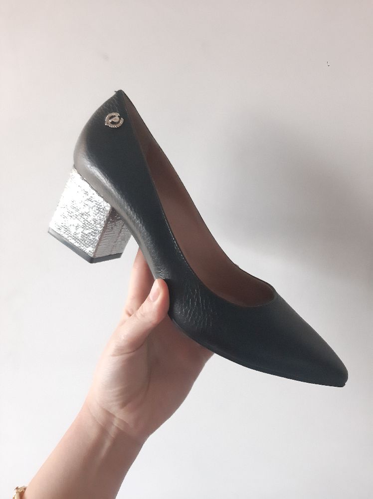 Escarpins pollini en cuir très bon état 