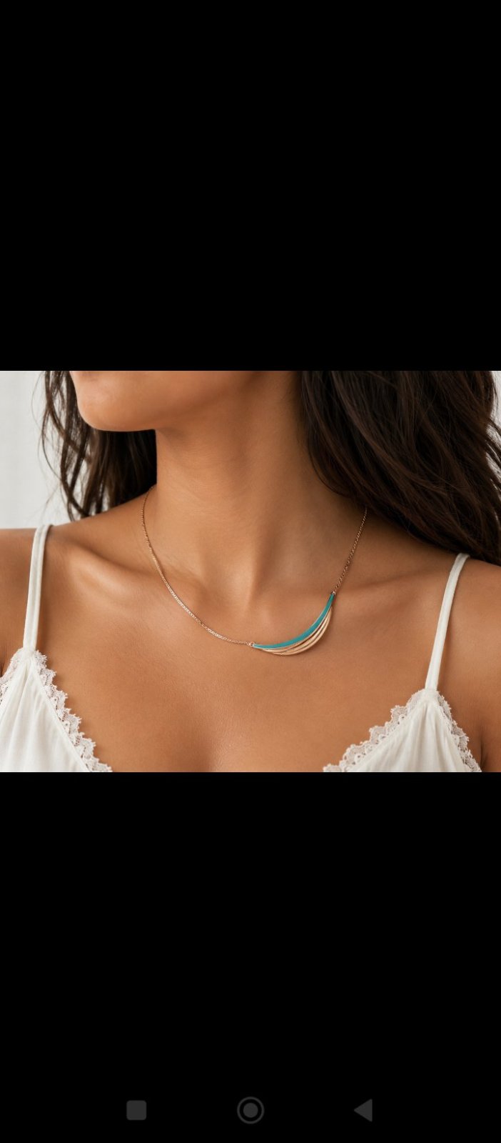 Collier doré avec motif bleu doré 