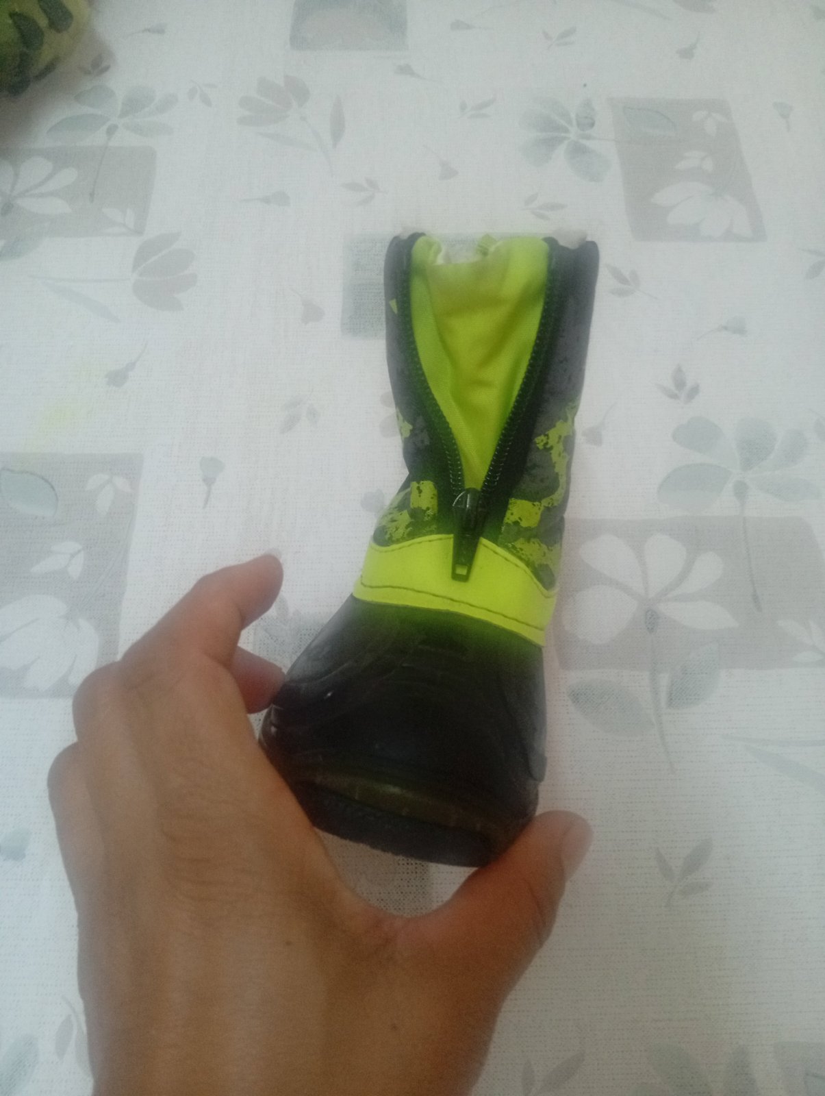 Boots plastique avec fermeture et fourrure pointure 24 