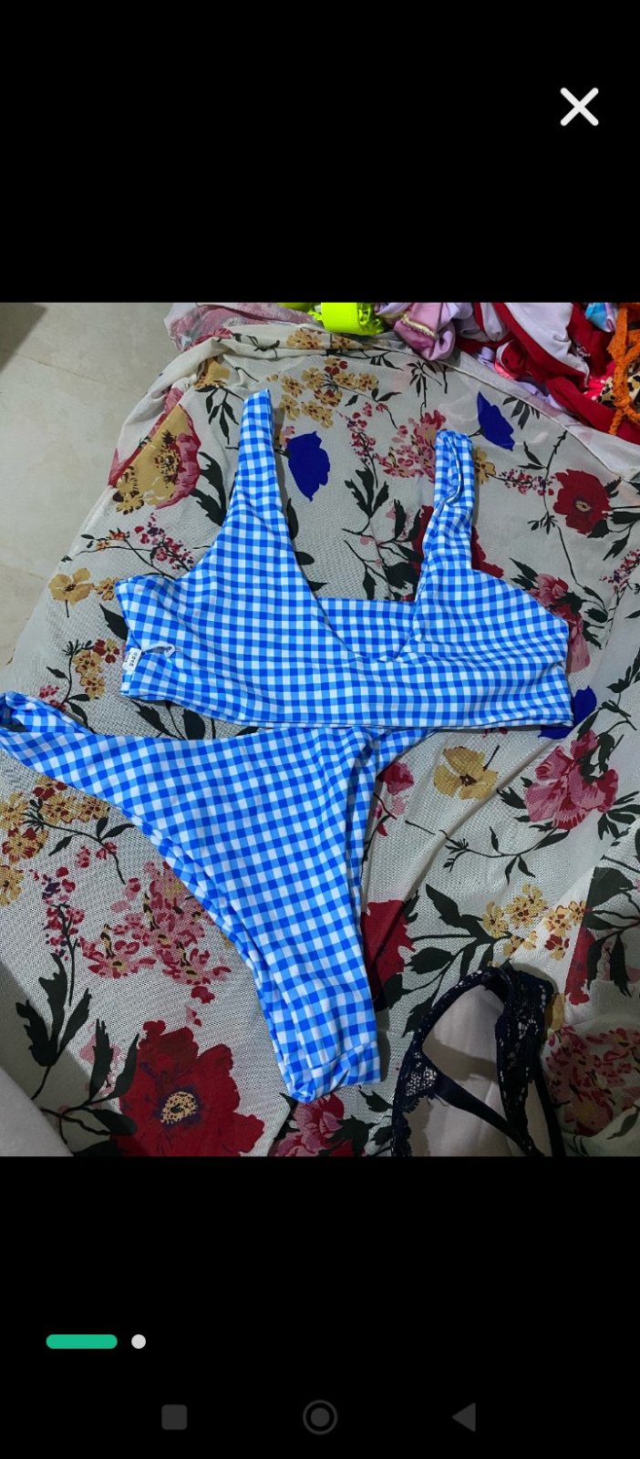 Ensemble bikini deux pièces au motifs Vicky bleu et blancs intemporel 