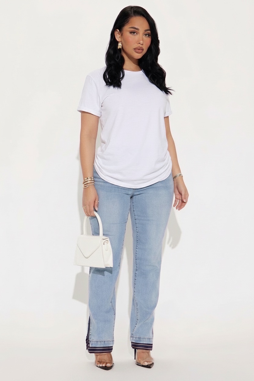 T-shirt blanc basique Zara, coupe fluide et décontractée.