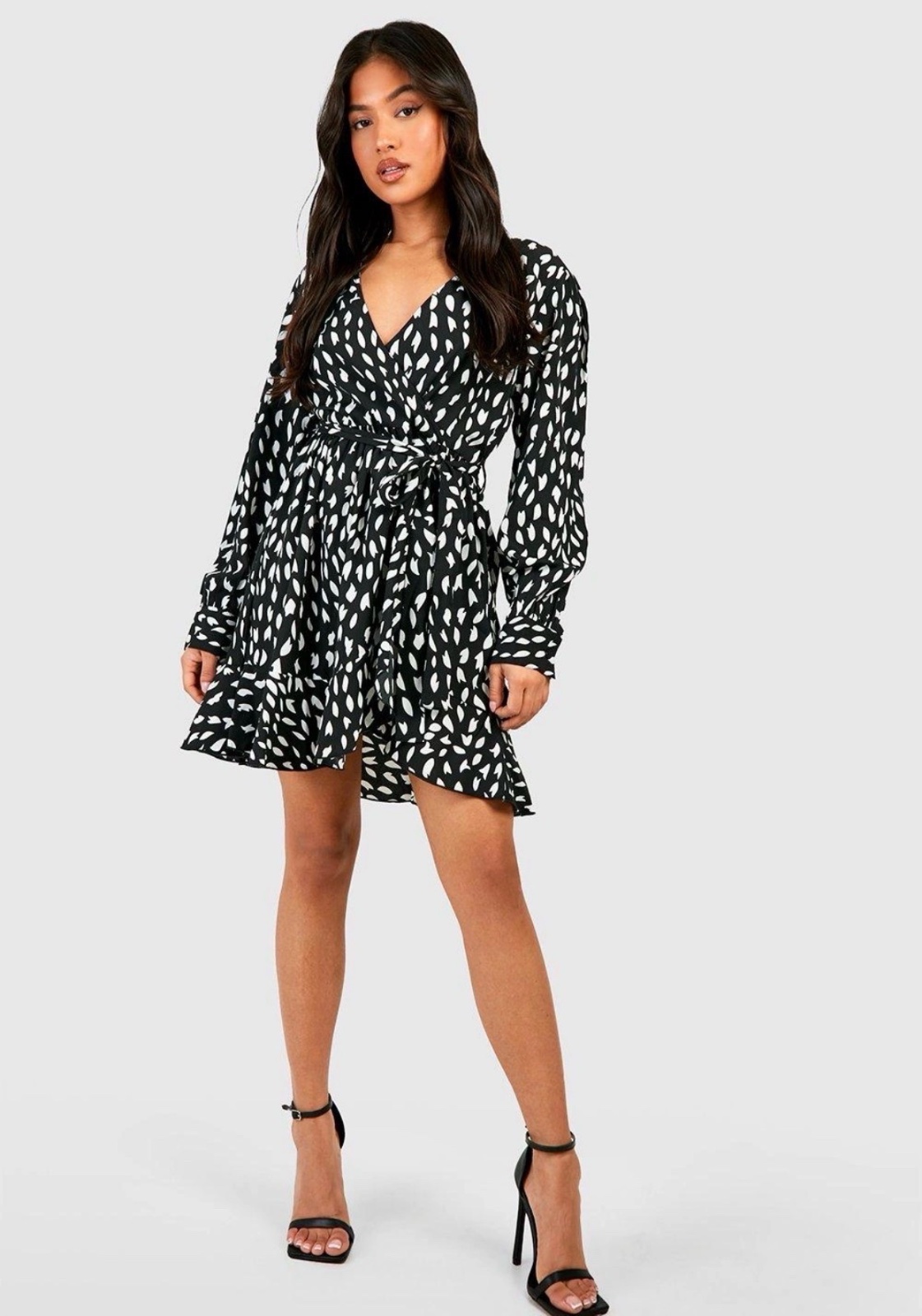 Robe short Boohoo print ruffle