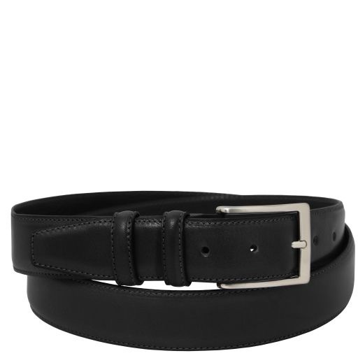 Ceinture en cuir: Utilisée pour cintrer un blazer oversize ou portée sur un jean taille haute avec un crop top blanc pour un contraste moderne.