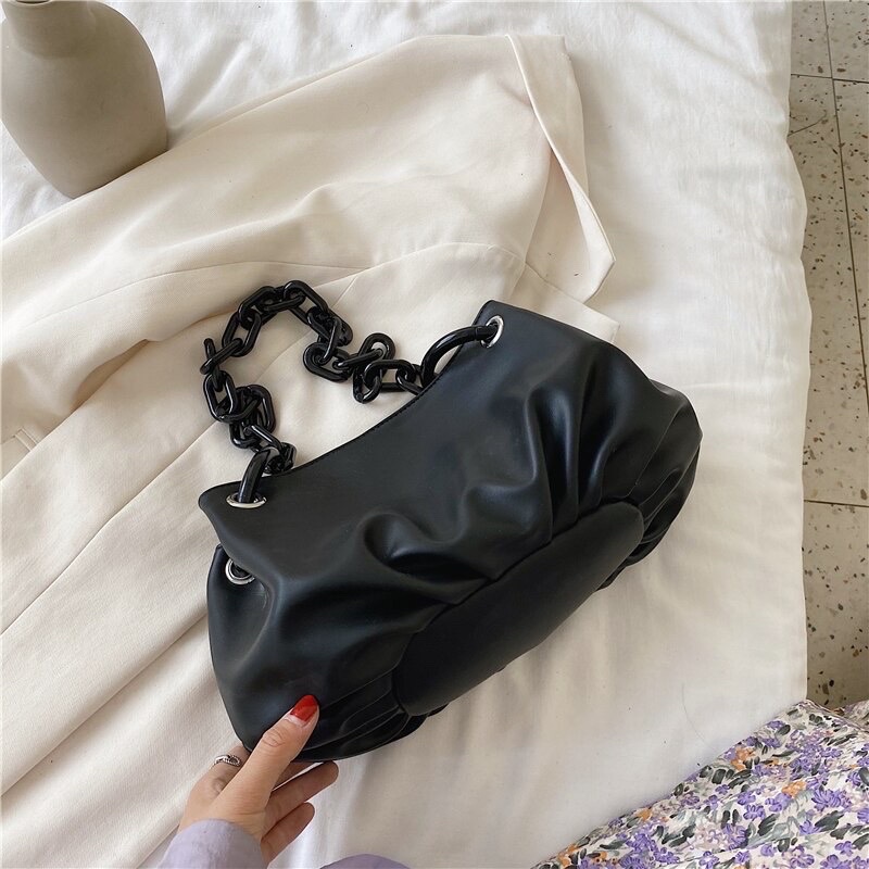 Sac à main avec chaine épaisse distinctive la marque Ardene